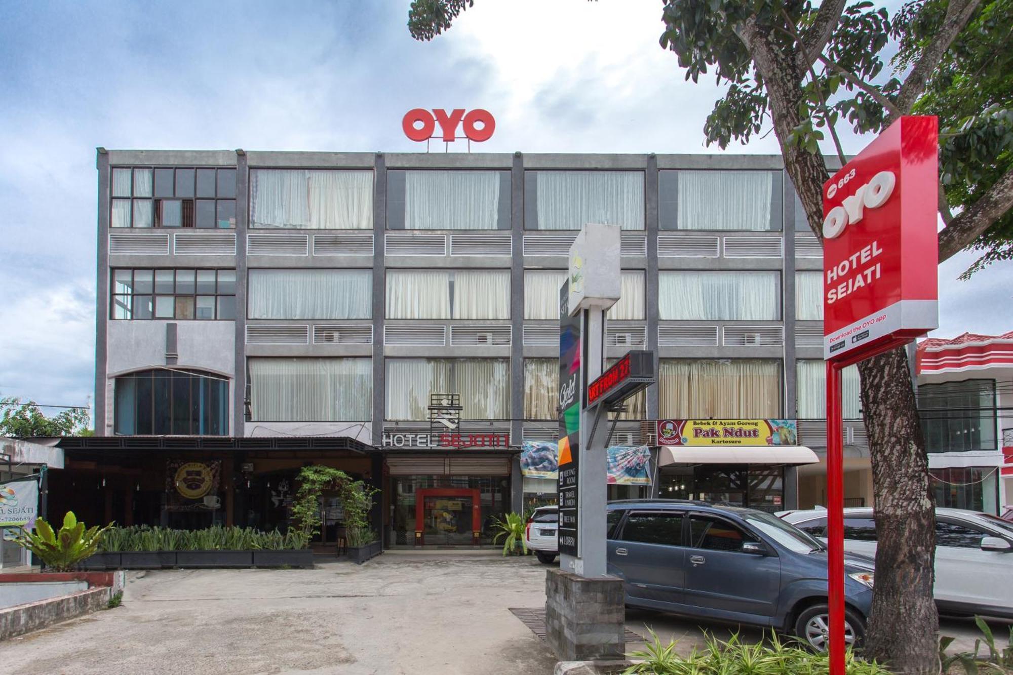 Oyo 663 ホテル セジャティ バリックパパン エクステリア 写真
