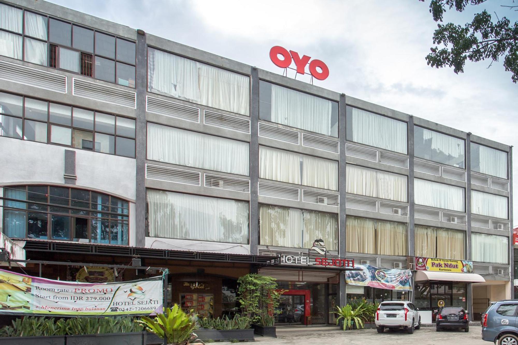 Oyo 663 ホテル セジャティ バリックパパン エクステリア 写真